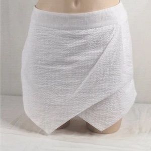 AQUA White Seersucker Skort Size S